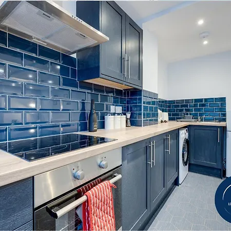 Raglan 3 - With Free Parking