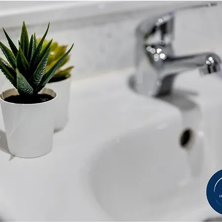 Raglan 3 - With Free Parking Apartamento