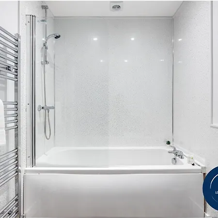 Raglan 3 - With Free Parking * Scarborough